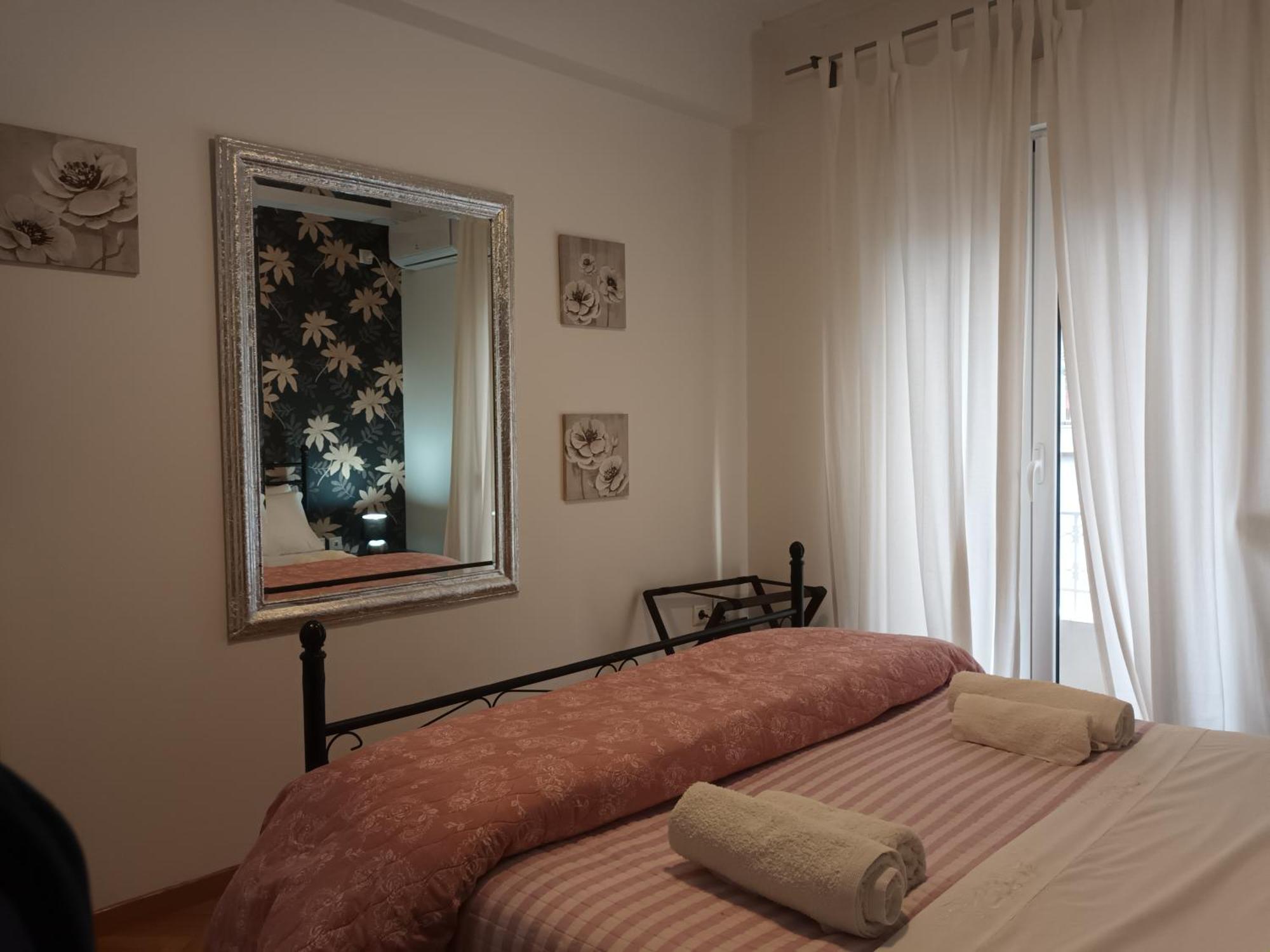 Stunning Apartment In The Heart Of Atene Esterno foto