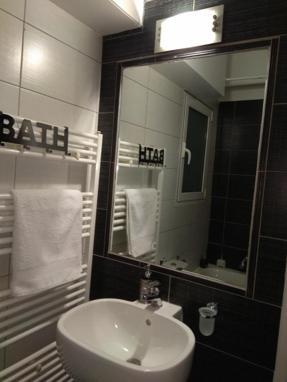 Stunning Apartment In The Heart Of Atene Esterno foto